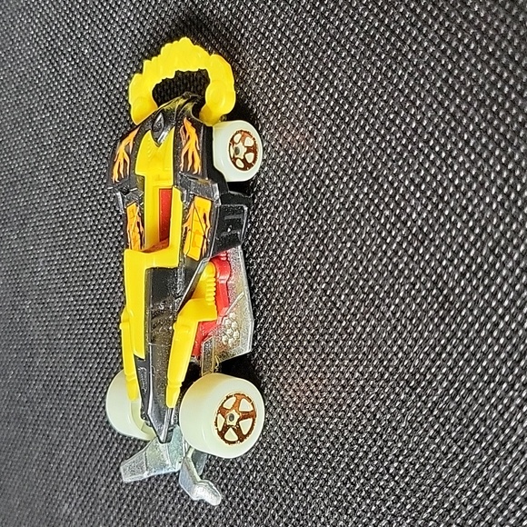 Hotwheels Glow Racers - Picture 3 of 12